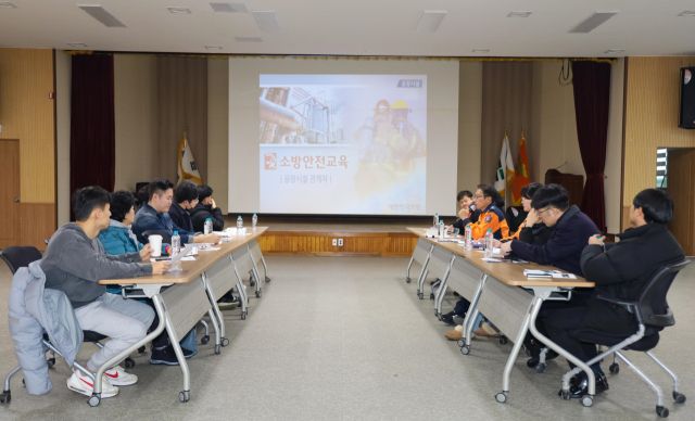 의왕소방서는 12일 공장 화재 발생과 인명피해 저감을 위해 노후공장 시설관계인 합동 간담회를 소방서 3층 대회의실에서 개최했다. 의왕소방서 제공