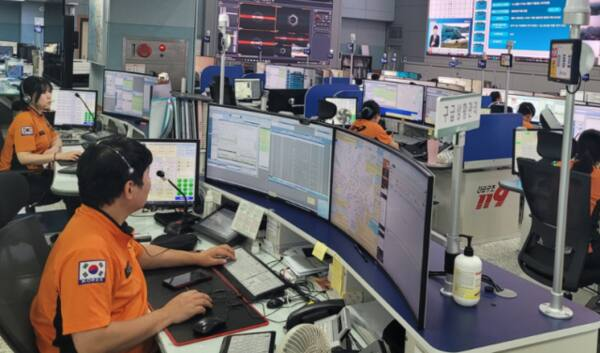 인천 소방공무원들이 근무 중인 모습으로 기사 본문과 구체적인 관련 없음. 인천소방본부 제공