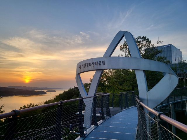 가평군이 국내 자매도시들과 협력해 주민들을 위한 관광지 할인혜택을 확대하기로 했다. 사진은 김포시가 운영 중인 애기봉 평화생태공원 입구. 가평군 제공