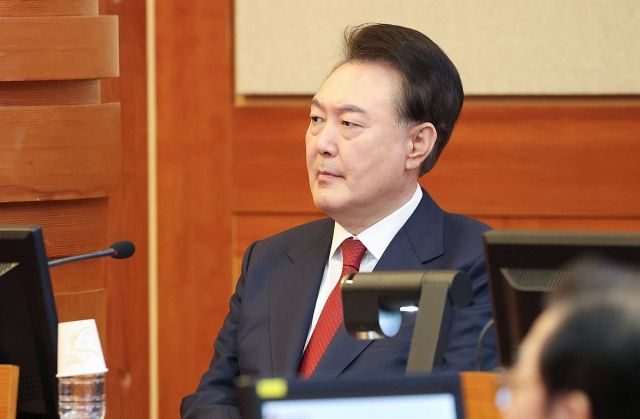 윤석열 대통령이 13일 서울 종로구 헌법재판소 대심판정에서 열린 윤석열 대통령 탄핵심판 8차 변론기일에 출석해 있다. 연합뉴스