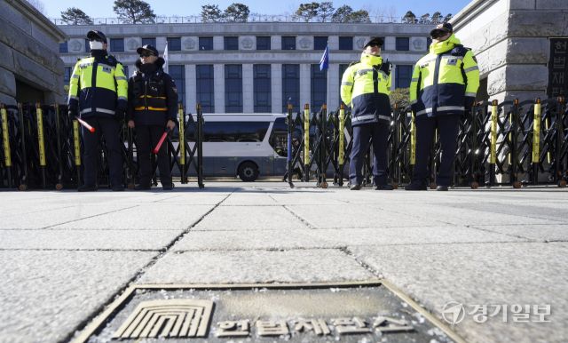 윤 대통령 8차 변론이 열린 헌법재판소 앞 풍경 [포토뉴스]