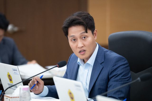 석정규 시의원(더불어민주당·계양3)이 질의하고 있다. 인천시의회 제공
