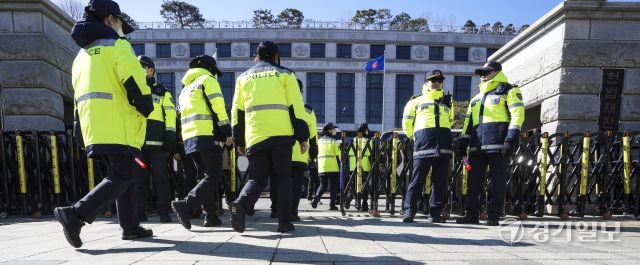 윤 대통령 8차 변론이 열린 헌법재판소 앞 풍경 [포토뉴스]
