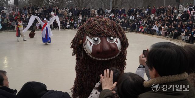한국민속촌에서 열린 '국가무형유산 북청사자놀음' [포토뉴스]