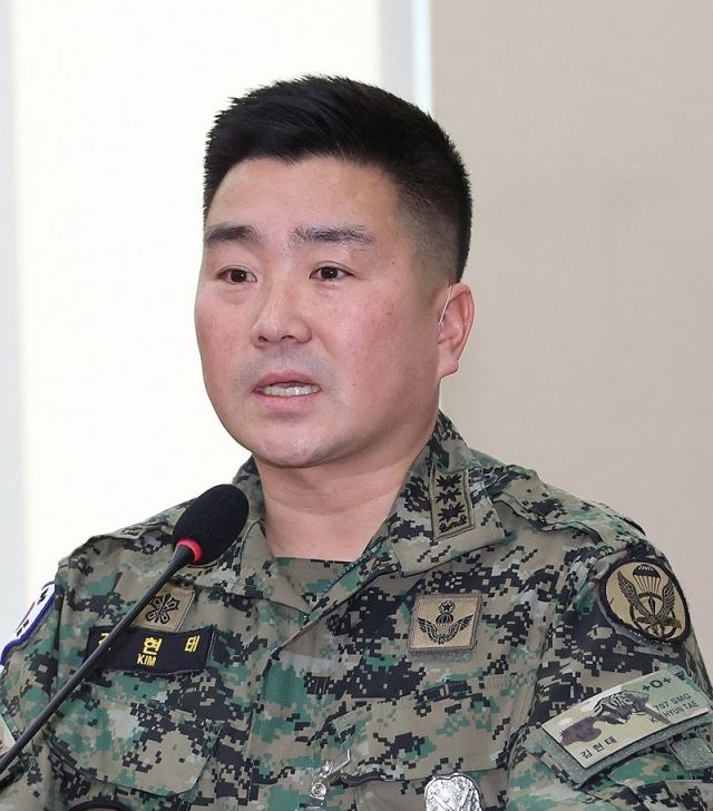 김현태 707특수임무단장이 17일 국회 국방위원회 전체회의에서 국민의힘 소속 위원들의 질의에 답하고 있다. 연합뉴스