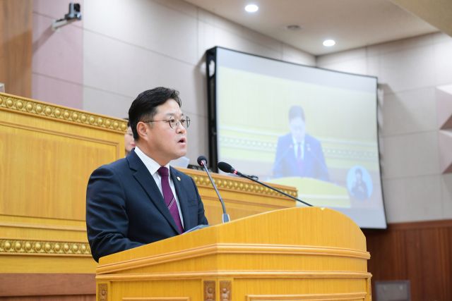 김현수 의원이 18일 개회한 374회 임시회 2차 본회의에서 대표발의한 청년·후계농업인 육성자금 지원대책 마련 촉구 건의안에 대해 제안설명을 하고 있다. 양주시의회 제공