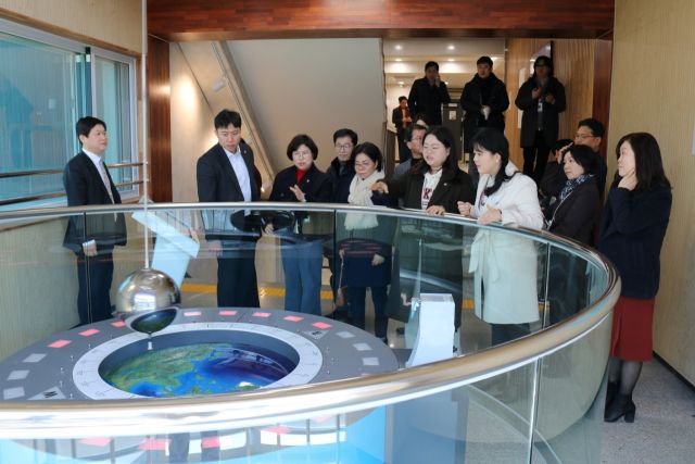 경기도의회 교행위 위원들이 18일 도교육청미래과학교육원을 방문했다. 경기도교육청 제공