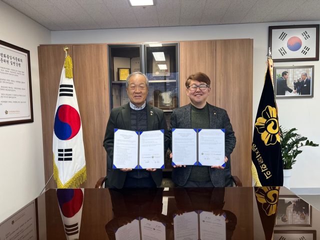 이천시교육협력지원센터와 평통 이천시협의회가 청소년들을 통일 역량를 위해 전략적 제휴로 업무협약을 맺였다. 이천시교육협력지원센터 제공