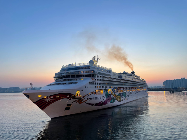 지난해 3월21일 인천에 입항한 노르웨지안쥬얼(Norwegian Jewel) 크루즈. 인천시 제공