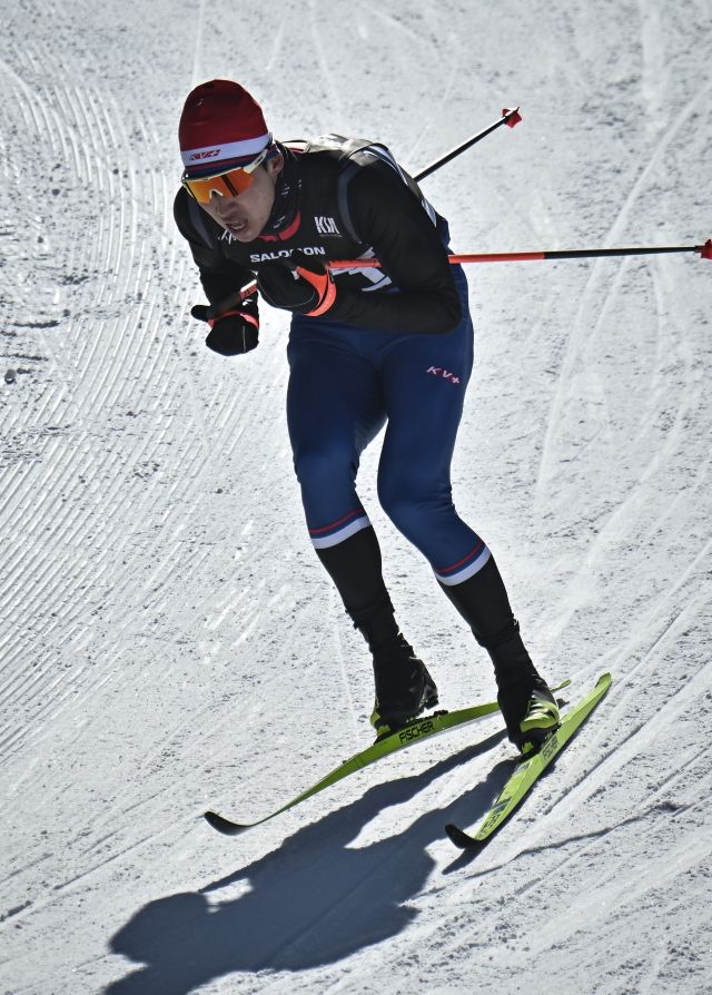 20일 알펜시아 크로스컨트리경기장에서 열린 제106회 전국동계체육대회 스키 크로스컨트리 남자 일반부 30㎞ 계주에서 경기도청의 첫 주자 이건용이 설원을 질주하고 있다.홍기웅기자