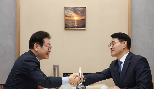 이재명·박용진 회동...이 “더 큰 역할 같이 만들자” 박용진 “대의명분 앞 힘 합쳐야”