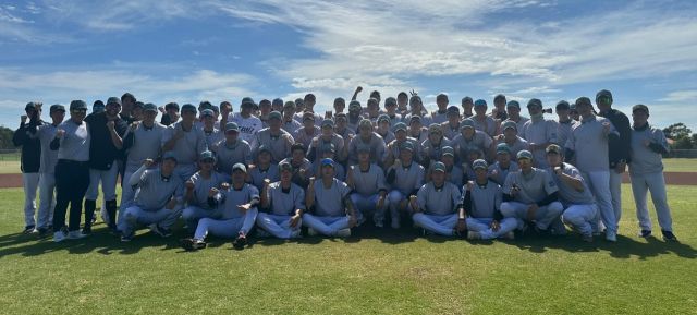 호주 질롱서 1차 스프링캠프를 마친 프로야구 KT 위즈 선수단이 기념촬영을 하고 있다.KT 위즈 제공