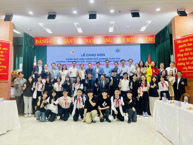 의왕시 중학생들이 베트남 다낭시 하이쩌우군을 방문해 문화체험 경험을 했다. 의왕시 제공