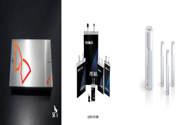 왼쪽부터 SK온의 각형 배터리, 삼성SDI의 파우치형 배터리, LG에너지솔루션의 46 시리즈 원통형 배터리. SK온·삼성SDI·LG에너지솔루션