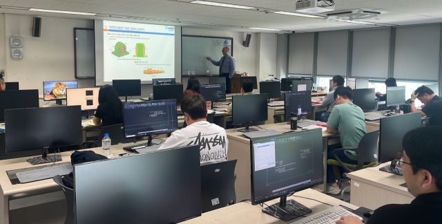 경기도경제과학진흥원이 중소기업 맞춤형 전문인력을 양성하기위해 ‘지역·산업맞춤형 인력양성사업’을 운영하고 있다. 경과원 제공