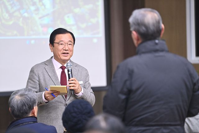 이현재 하남시장이 2025년 주민과의 대화를 나누고 있다. 하남시 제공