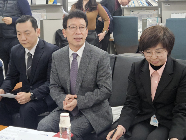 25일 인천시청 기자실에서 박광근 민생기획관과 박경용 민생담당관 등이 민생기획관 신설에 따른 향후 계획 등을 설명하고 있다. 박귀빈기자