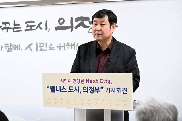 박성남 의정부 부시장이 26일 시청 기자실에서 웰니스 도시 의정부 비전을 발표하고 있다. 의정부시 제공