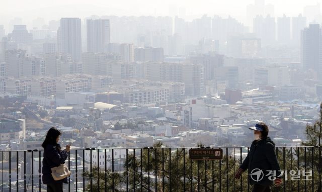 기온이 오르자 어김없이 찾아온 황사 [포토뉴스]