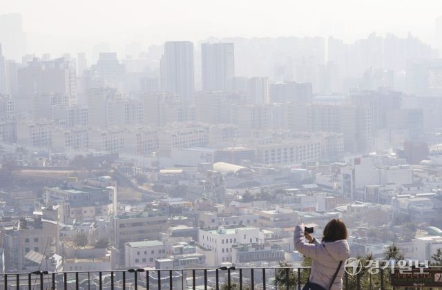 기온이 오르자 어김없이 찾아온 황사 [포토뉴스]