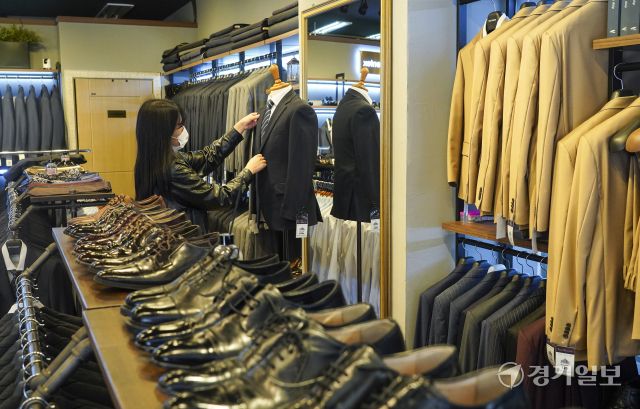 수원시, 청년들을 위한 면접 정장 대여 사업 시작 [포토뉴스]