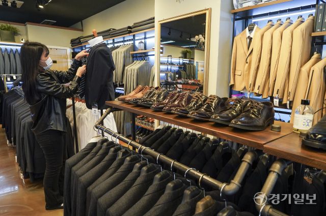 수원시, 청년들을 위한 면접 정장 대여 사업 시작 [포토뉴스]