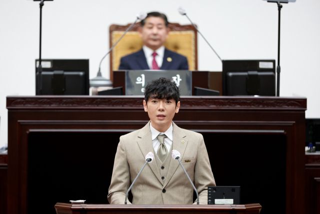 김용희 인천시의원(국민의힘·연수2)이 4일 제300회 인천시의회 임시회 제1차 본회의에서 5분 자유발언을 통해 인천시의 시민감사관 제도에 대한 전면적인 개혁을 강조하고 있다. 인천시의회 제공