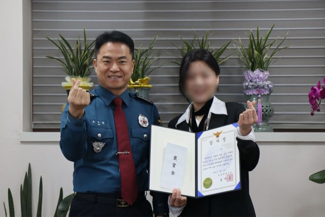 보이스피싱 예방 은행원 감사장 전달. 안성경찰서 제공