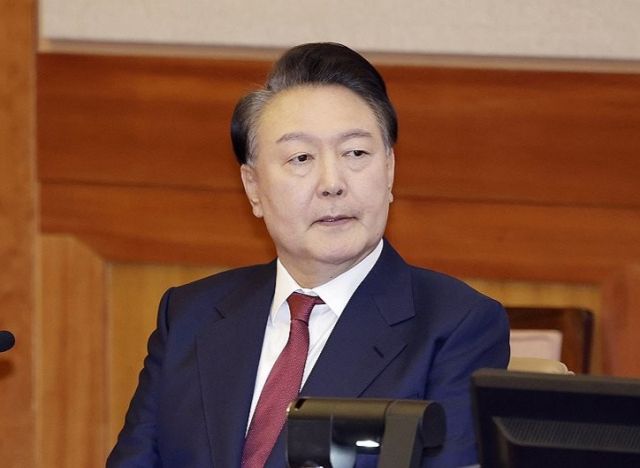 윤석열 대통령이 4일 서울 종로구 헌법재판소에서 열린 탄핵심판 5차 변론기일에 출석해 있다. 연합뉴스