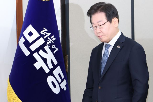 더불어민주당 이재명 대표가 5일 서울 여의도 국회에서 열린 최고위원회의에 참석하고 있다. 연합뉴스