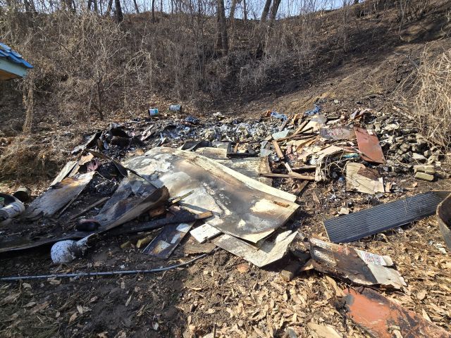 인천 옹진군 영흥도 한 야산에서 난 불로 일대가 탄 모습. 인천 송도소방서 제공