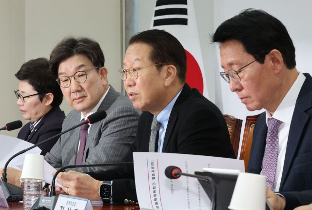 국민의힘 권영세 비상대책위원장이 6일 서울 여의도 국회에서 열린 비상대책위원회의에서 발언하고 있다. 연합뉴스