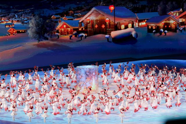 7일 밤 중국 하얼빈의 국제 컨벤션 전시 스포츠센터에서 열린 제9회 하얼빈 동계아시안게임 개회식에서 개막 공연이 펼쳐지고 있다.연합뉴스