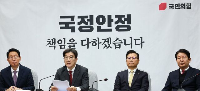 국민의힘 권성동 원내대표가 7일 오전 국회에서 열린 원내대책회의에 참석해 발언하고 있다. 연합뉴스