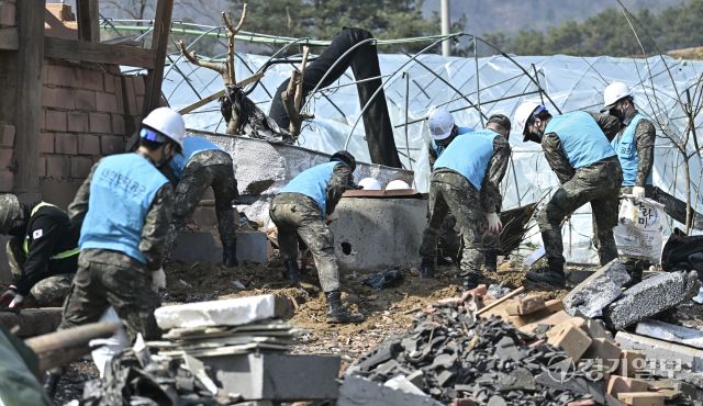 포천 오폭 현장, 복구 총력 [포토뉴스]