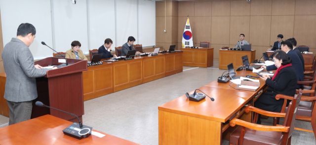 이천시의회 의회운영위원회가 상임위원회실에서 제252회 임시회 의사일정을 확정했다. 이천시의회 제공.