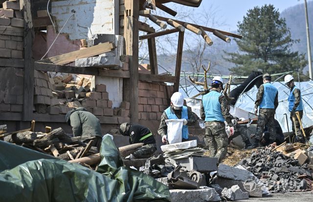 포천 오폭 현장, 복구 총력 [포토뉴스]