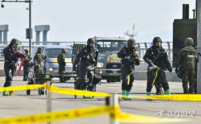 해군 제2함대, 항만시설에서 실전같은 훈련 [포토뉴스]