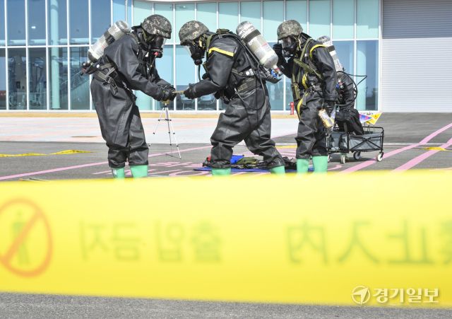해군 제2함대, 항만시설에서 실전같은 훈련 [포토뉴스]
