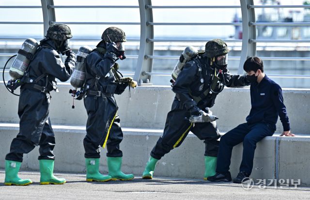 해군 제2함대, 항만시설에서 실전같은 훈련 [포토뉴스]