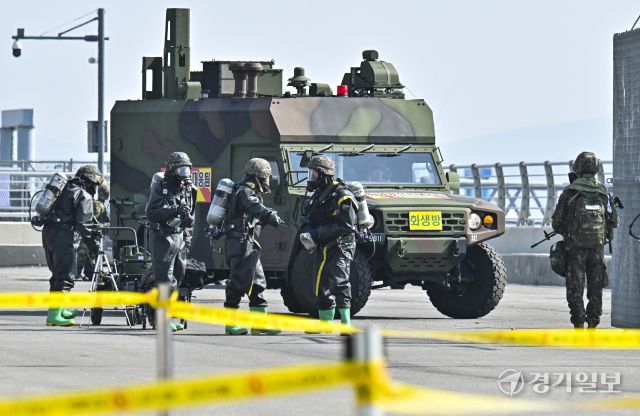 해군 제2함대, 항만시설에서 실전같은 훈련 [포토뉴스]