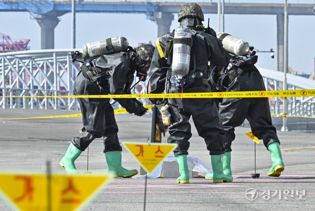 해군 제2함대, 항만시설에서 실전같은 훈련 [포토뉴스]
