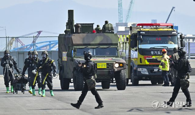 해군 제2함대, 항만시설에서 실전같은 훈련 [포토뉴스]