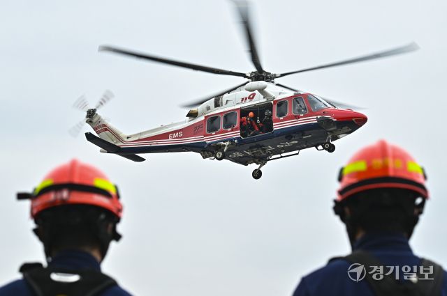 경기도소방재난본부 특수대응단, 실전 같은 산악구조훈련 [포토뉴스]