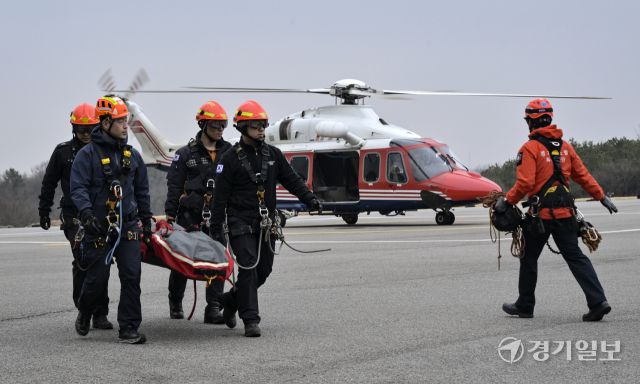 경기도소방재난본부 특수대응단, 실전 같은 산악구조훈련 [포토뉴스]