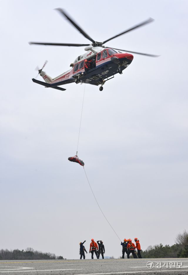 경기도소방재난본부 특수대응단, 실전 같은 산악구조훈련 [포토뉴스]
