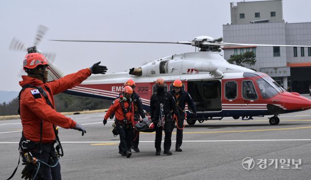 경기도소방재난본부 특수대응단, 실전 같은 산악구조훈련 [포토뉴스]