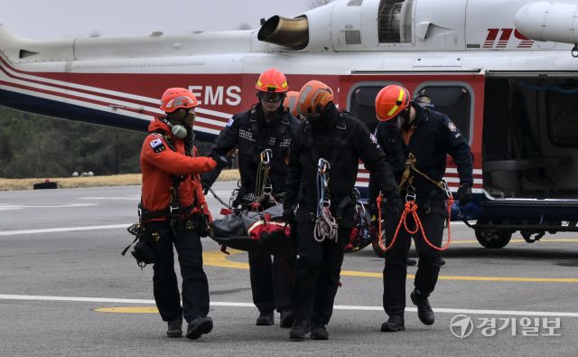 경기도소방재난본부 특수대응단, 실전 같은 산악구조훈련 [포토뉴스]
