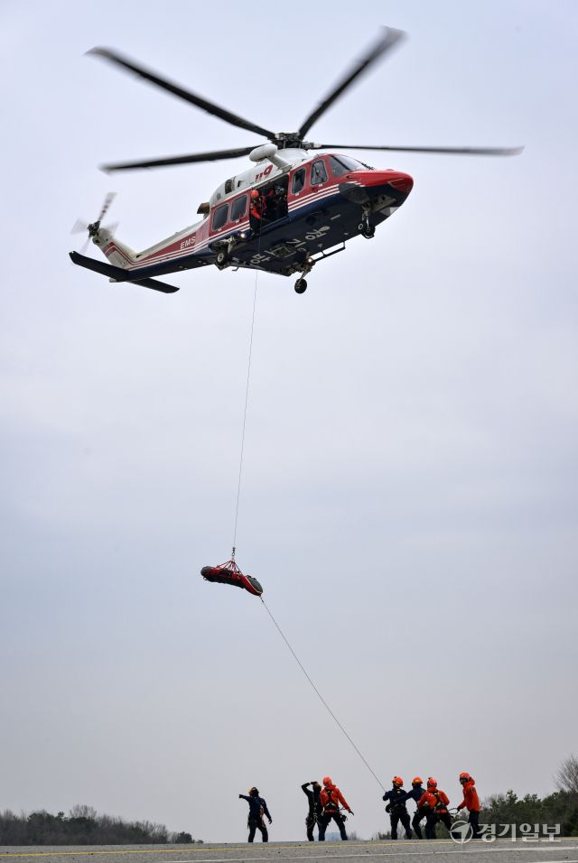 경기도소방재난본부 특수대응단, 실전 같은 산악구조훈련 [포토뉴스]
