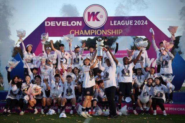 2024시즌 WK리그 챔피언결정전서 14년 만에 우승을 차지한 수원FC 위민이 2025시즌 정상 수성에 도전한다.수원FC 위민 제공